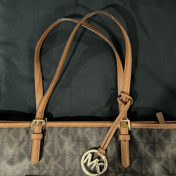 Michael Kors tote - Picture 2 of 9